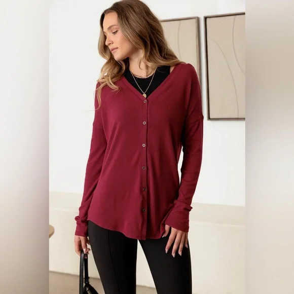Active USA Burgundy V-Neck Long Sleeve Button Down Cardigan New - Picture 3 of 7